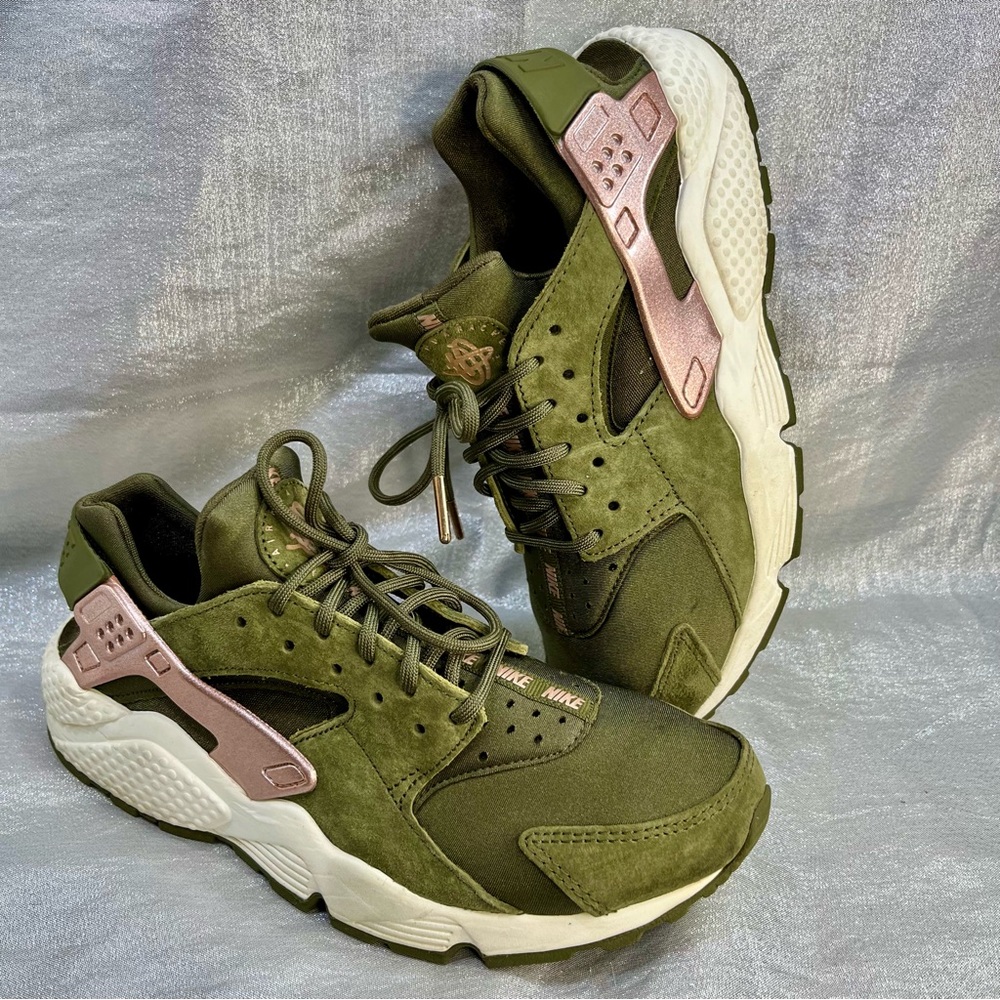 NIKE Air Huarache Run Women's Olive and Metallic Rose Gold Size 9.5